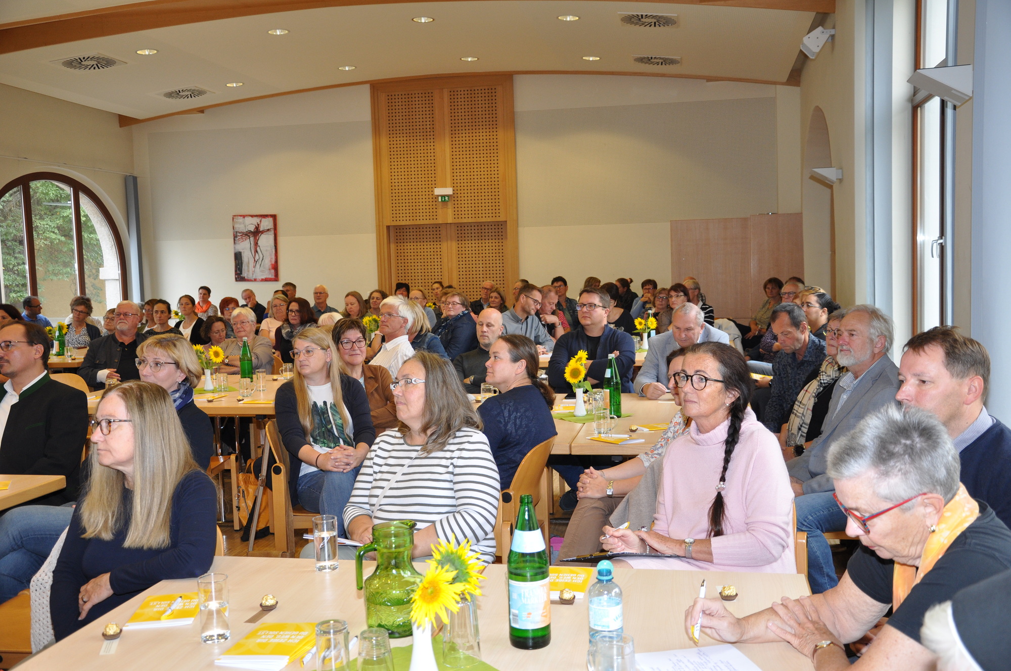 Viele interessierte Besucher bei der Startveranstaltung am 28.09.2024