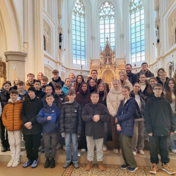 Firmvorstellgottesdienst / Lydia Kohlendorfer Gruppenfoto Firmkandidat:innen