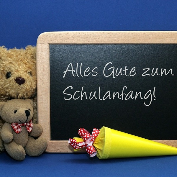 Schulbeginn Burgkirchen / https://pixabay.com/de/photos/schulanfang-tafel-schule-3574853/ Schule Burgkirchen