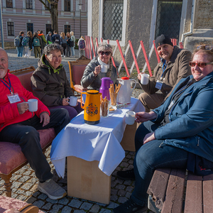 Tea Time am Kirchenplatz und im Kirchenraum