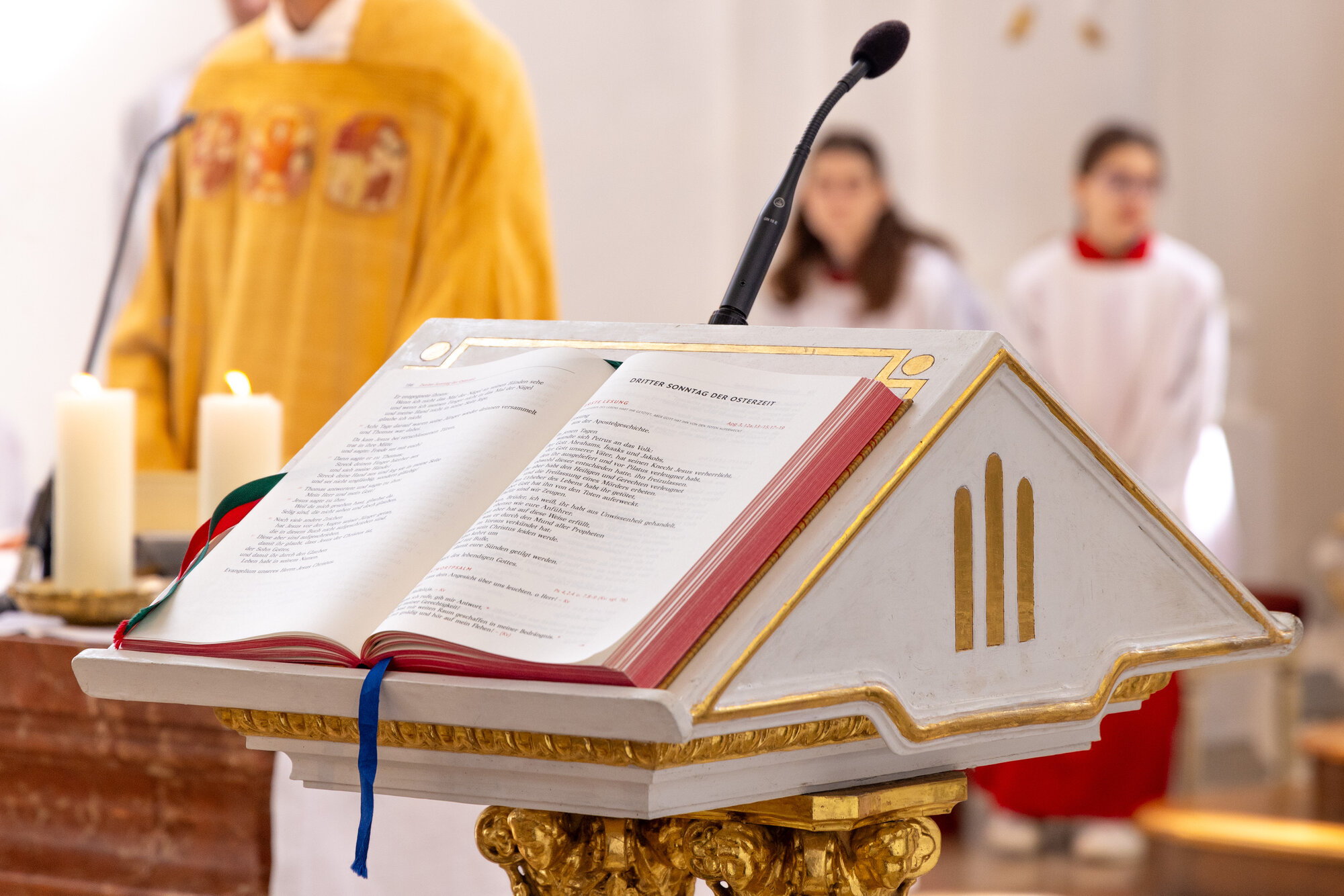 https://www.pfarrbriefservice.de/image/aufgeschlagenes-wort-gottes?vm=download&rdm=QrlSwffh7pyx